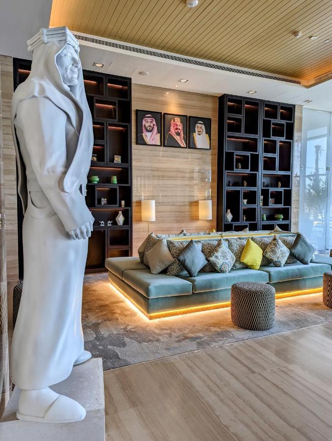Citadines Abhaアパートホテル エクステリア 写真 A butler at the Ritz-Carlton, DIFC, Dubai