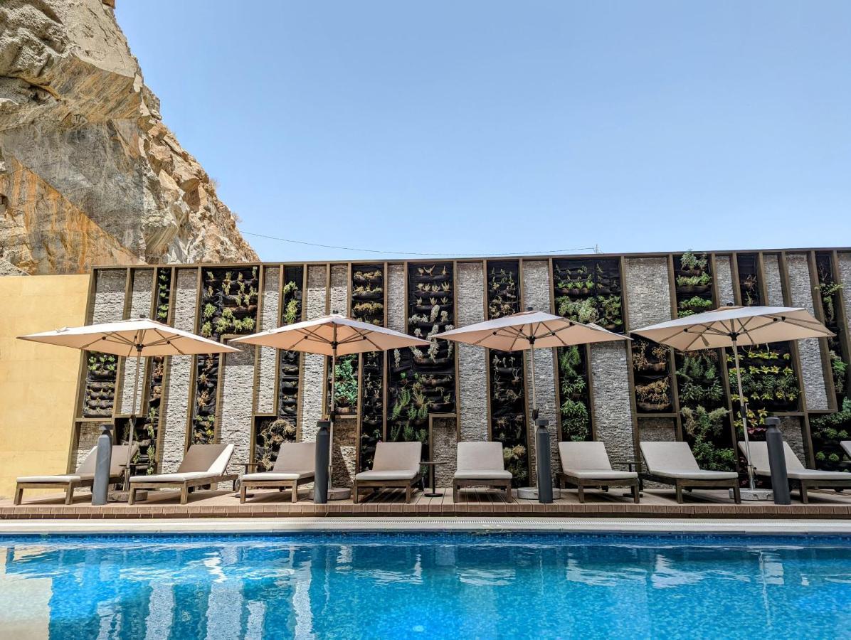 Citadines Abhaアパートホテル エクステリア 写真 The pool at the hotel