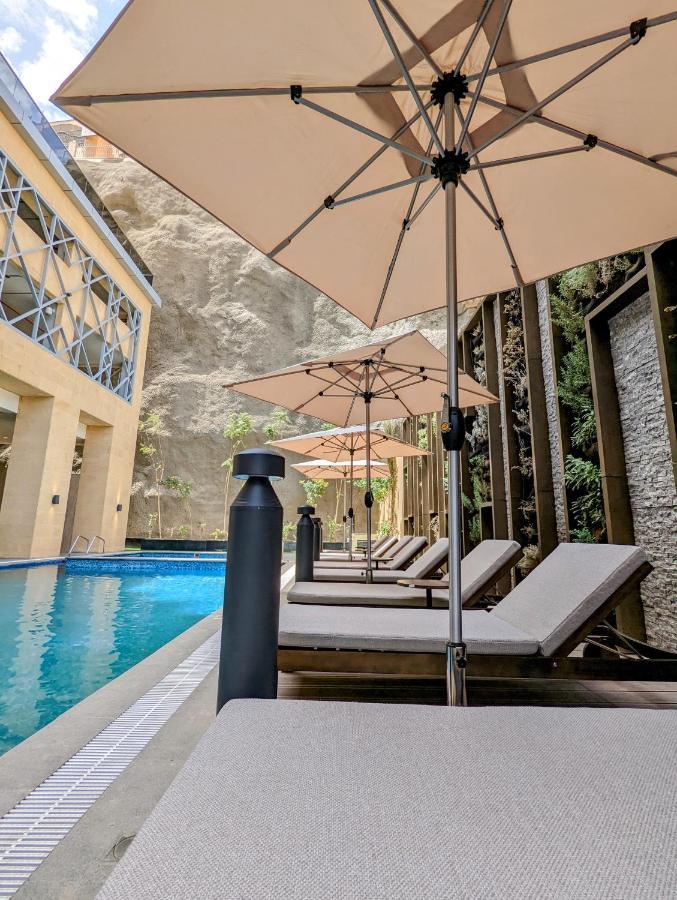 Citadines Abhaアパートホテル エクステリア 写真 The pool at the hotel