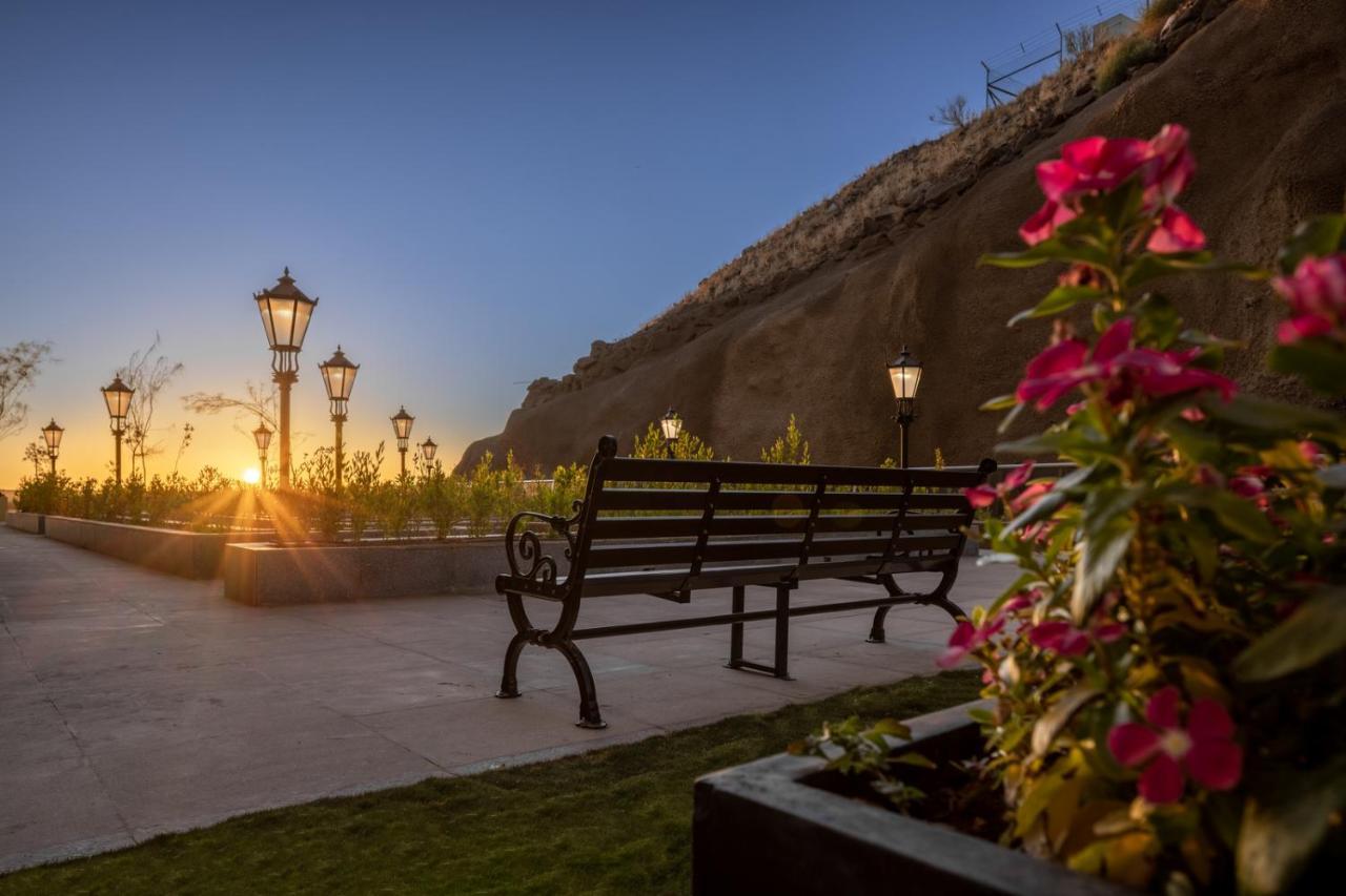 Citadines Abhaアパートホテル エクステリア 写真 Sunset at the Fort